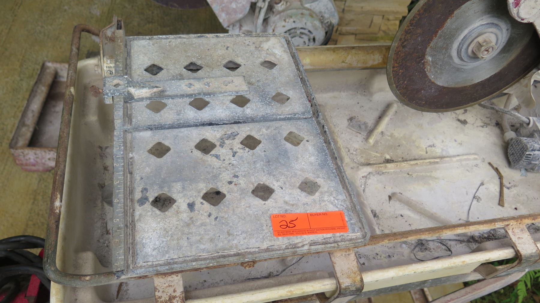 MK Diamond Products Tile Saw Model MK-101 w/ Folding Stand - Oahu Auctions