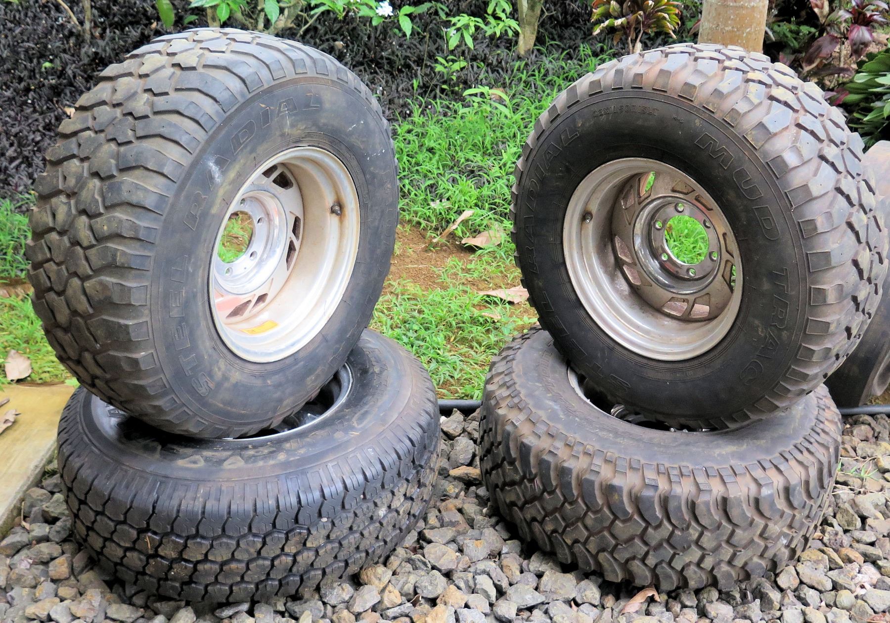 4 Truck Rims Aluminum Alloy 6x5 5 15 Inch With 32x11 50R15LT Mud Tires 4-truck-rims-aluminum-alloy-6x5-5-15-inch-with-32x11-50r15lt-mud-tires