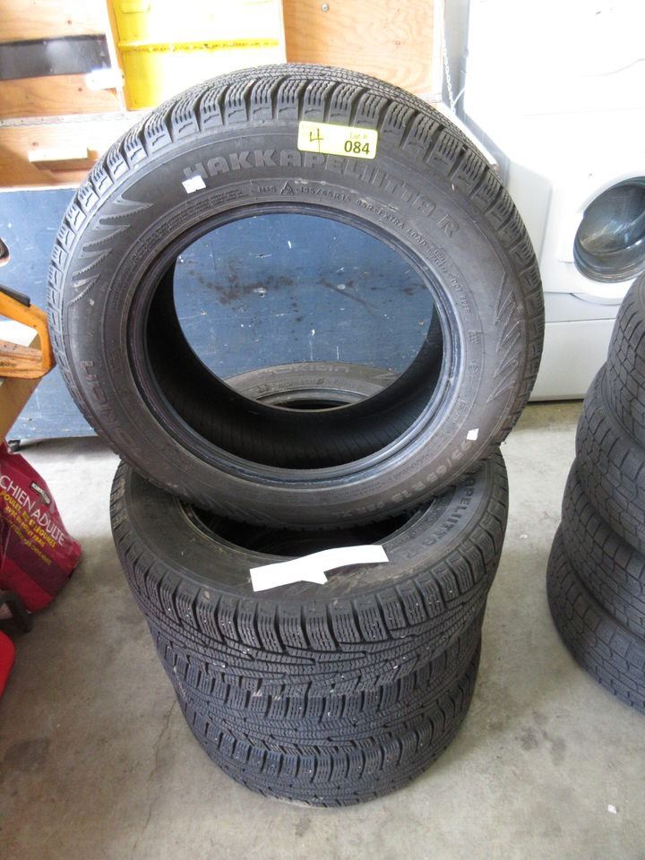 Set of 4 Nokian "Hakkapeliitta 195/65R15 Tires