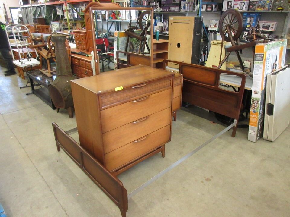 Solid Wood Mid Century Bedroom Set by Lane