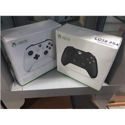 PAIR OF WIRELESS XBOX ONE CONTROLLERS