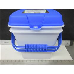 2 New Pet Food Containers / 2 gallon keeps food fresh and pests out