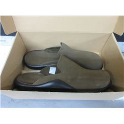 Women's Summer Slip On Shoes / size 10.5 - 11