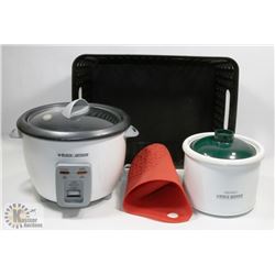 KITCHEN LOT, INCLUDES MINI HOT POT, RICE STEAMER