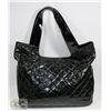 Image 1 : LARGE BLACK LADIES TOTE STYLE PURSE