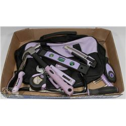 LADIES TOOL LOT: COMES WITH BAG AND ASSORTMENT OF