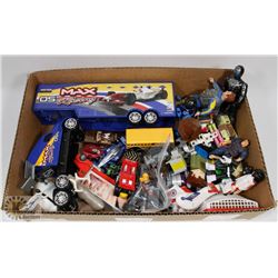 BOX W/DIECAST CARS & TRUCKS, TOY MEN &