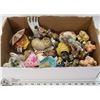 Image 1 : BOX OF VINTAGE ORNAMENTS