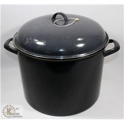EXTRA LARGE ENAMEL STOCK POT NEW.