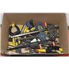 Image 1 : BOX OF DIFFERENT SIZED CLAMPS