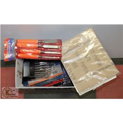BOX OF WOODCRAFT TOOLS INCL BLOWN BOX OF CUTTING
