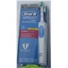 Image 1 : ORAL B VITALITY FLOSS ACTION RECHARGEABLE