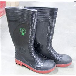 PAIR OF OIL KING STEEL TOE RUBBER BOOTS