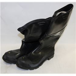 PAIR OF ONGUARD STEEL TOED RUBBER BOOTS