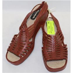 SANDAK LADIES WEDGE SANDALS SIZE 7 RUST COLOR