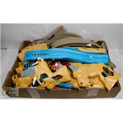 THOMAS THE TRAIN TRACK SET