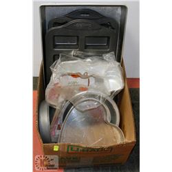 CAKE BAKING LOT: INCLUDES LARGE FLAT CAKE PANS,