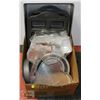 Image 1 : CAKE BAKING LOT: INCLUDES LARGE FLAT CAKE PANS,