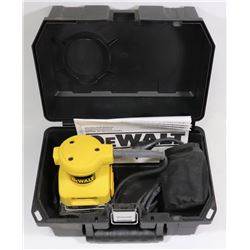 DEWALT DW411 1/4 SHEET SANDER