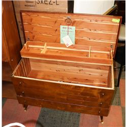 VINTAGE HONDERICH RED SEAL CEDAR LINED CHEST
