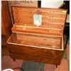 Image 1 : VINTAGE HONDERICH RED SEAL CEDAR LINED CHEST