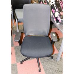 BLACK HYDRAULIC LIFT MESH BACK OFFICE CHAIR