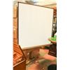 Image 1 : PROJECTION SCREEN 50 X 53