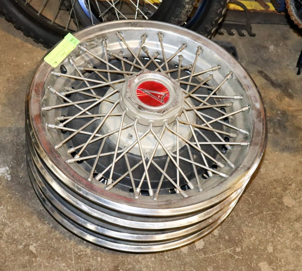 SET OF 4 PONTIAC SPOKED VINTAGE HUB CAPS