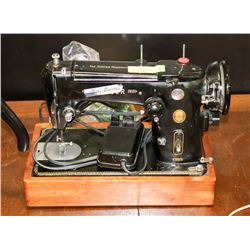 VINTAGE SINGER SEWING MACHINE