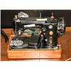 Image 1 : VINTAGE SINGER SEWING MACHINE
