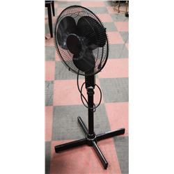 BLACK FLOOR FAN