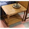 Image 1 : VINTAGE WOOD END TABLE