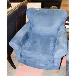 BLUE FABRIC LIVINGROOM CHAIR