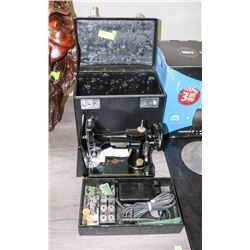 VINTAGE 1930S-1940'S SINGER FEATHER