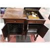 Image 3 : 1923 VICTROLLA PHONOGRAPH WITH ALBUM OF RECORDS.