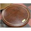 Image 2 : VINTAGE WOOD END TABLE, 20" DIAMETER X 26" HIGH