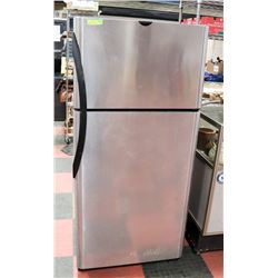 FRIGIDAIRE TOP FREEZER STAINLESS STEEL FRIDGE 18.2