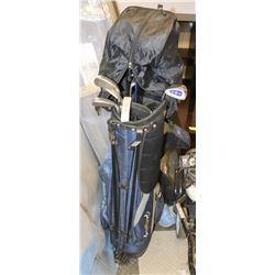 JOHN DALY GOLF SET WITH BAG.