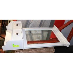 WALL MOUNTED MIRROR WITH STORAGE