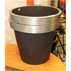 SET OF 2 METAL FLOWER POTS