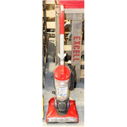 DIRT DEVIL FEATHER LITE UPRIGHT VACUUM