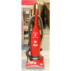 DIRT DEVIL BREEZE UPRIGHT VACUUM