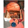 Image 1 : BOX OF HANDMADE PIGGY BANKS