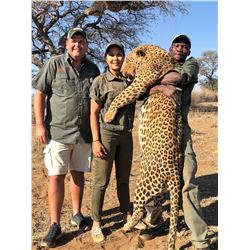 DZOMBO HUNTING: 14-Day Leopard Hunt for One Hunter in Namibia - Includes  Taxidermy, Evacuation Insu