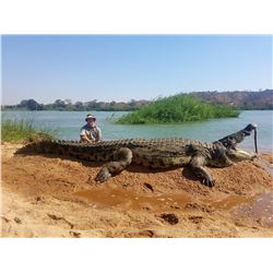 WES HIXON: 7-Day Giant Crocodile Hunt for Two Hunters in Mozambique