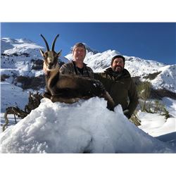 Giuseppe Carrizosa SPAIN (SCI's 2009 Int'l Professional Hunter of the Year) is donating a Pyrenean C