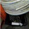 Image 2 : 2 SUMP PUMPS AND BOX OF HOSE