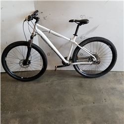 WHITE NO NAME BIKE