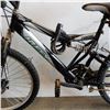 Image 2 : BLACK SILVER HUFFY YOUTH BIKE W/ FRONT DISC BRAKES
