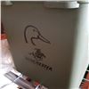 Image 2 : WINCHESTER AMMUNITION FISHING SWIVEL SEAT/COOLER